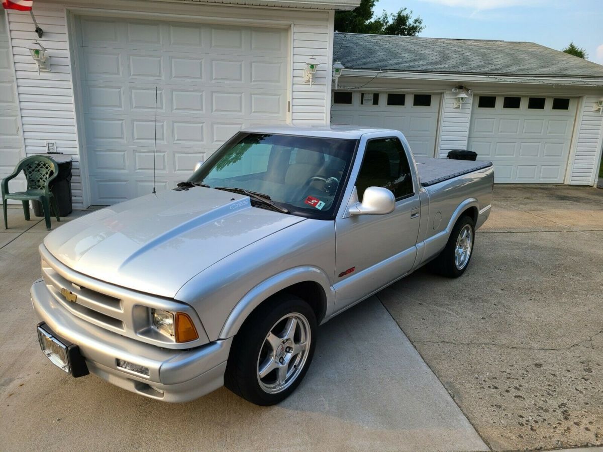 1994 Chevrolet S-10 Standard Cab Pickup
