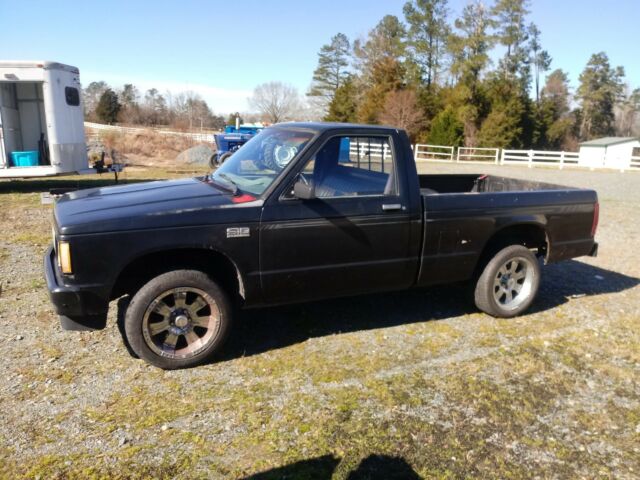 1986 Black Chevrolet S-10 Standard Cab Pickup