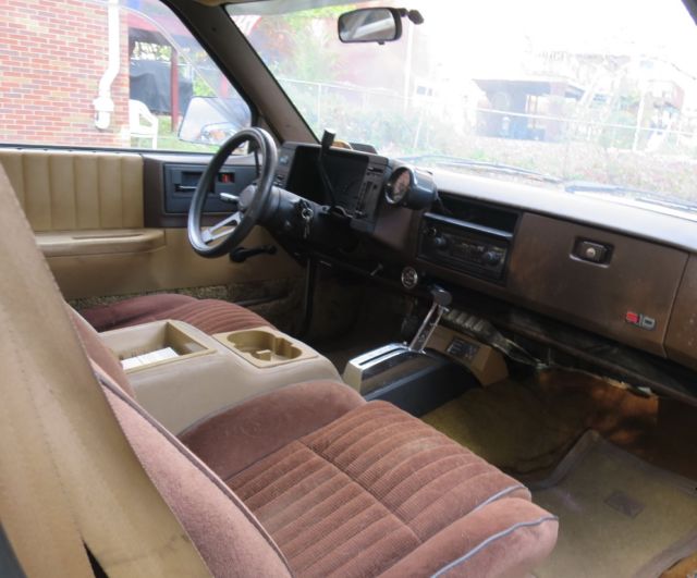 1986 white Chevrolet S-10 Pick up
