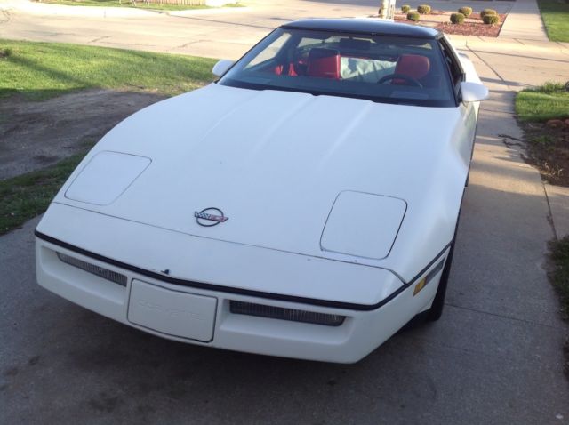 1988 White Chevrolet Corvette Coupe