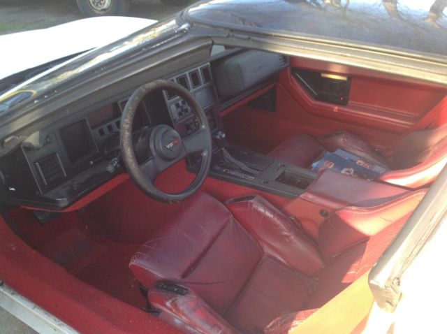 1988 White Chevrolet Corvette Coupe