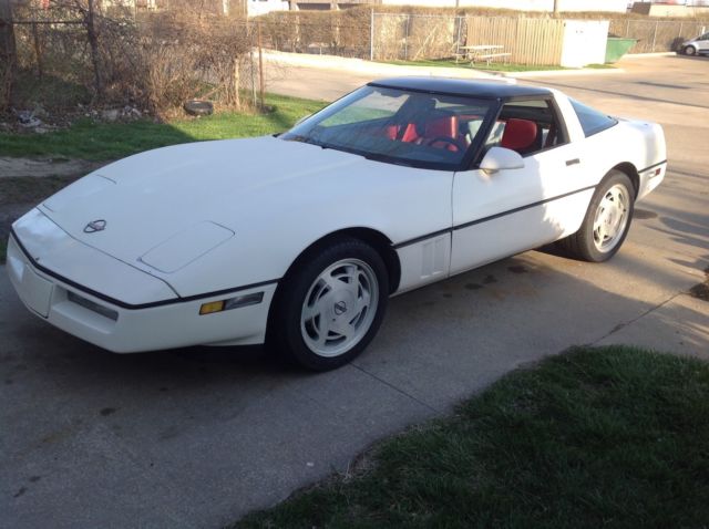 1988 White Chevrolet Corvette Coupe