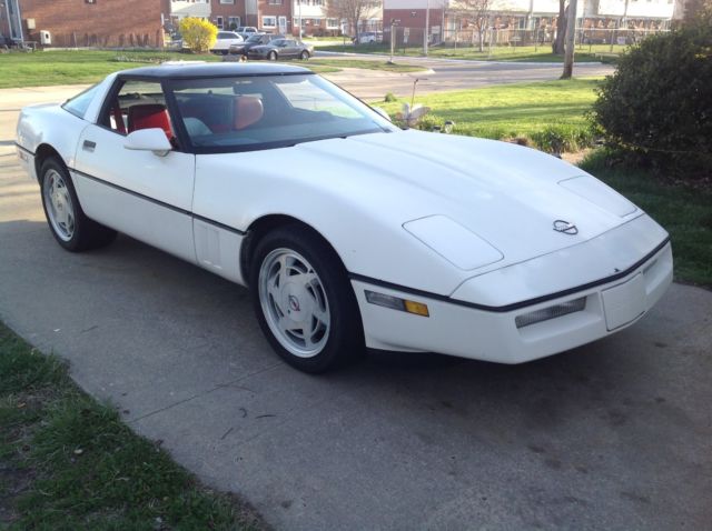 1988 White Chevrolet Corvette Coupe