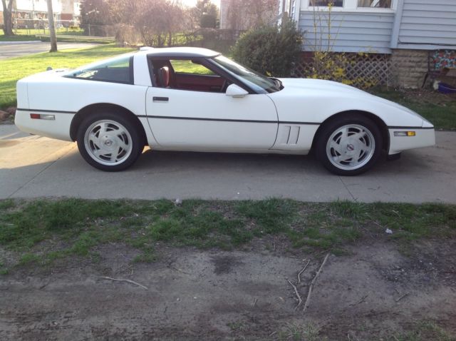 1988 White Chevrolet Corvette Coupe
