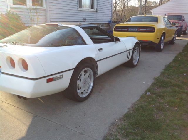 1988 White Chevrolet Corvette Coupe