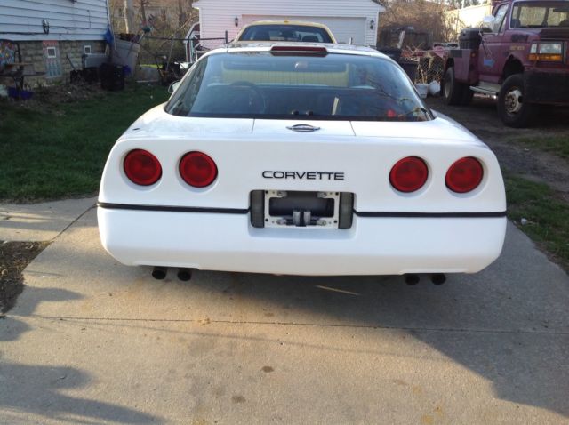 1988 White Chevrolet Corvette Coupe