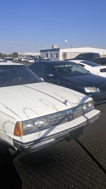 1985 WHITE Oldsmobile Ninety-Eight Sedan