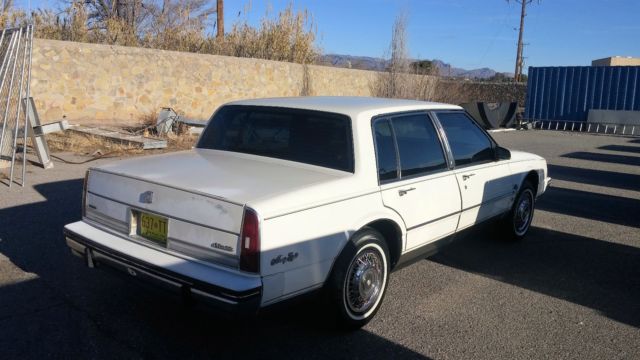 1985 WHITE Oldsmobile Ninety-Eight Sedan