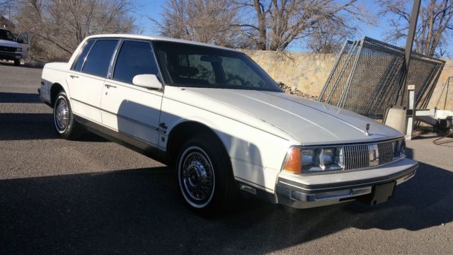 1985 WHITE Oldsmobile Ninety-Eight Sedan