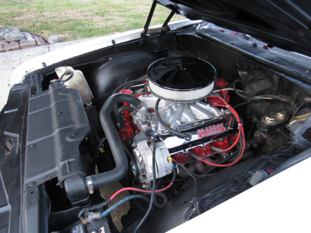1970 White Oldsmobile Cutlass Coupe