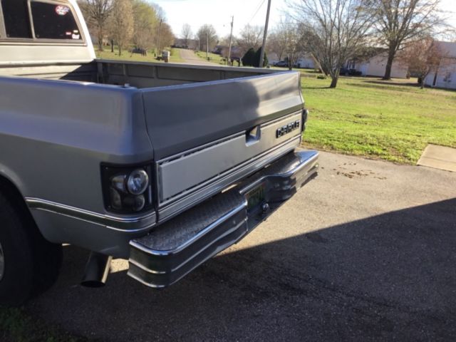 1984 Silver Chevrolet C-10 Standard Cab Pickup