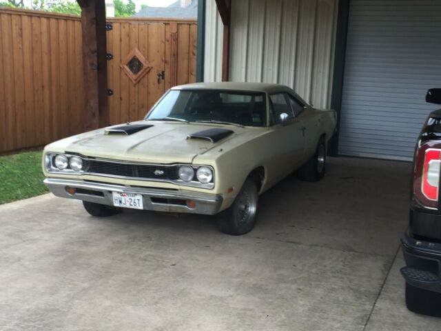 1969 Yellow Dodge Super Bee Coupe