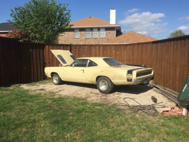 1969 Yellow Dodge Super Bee Coupe