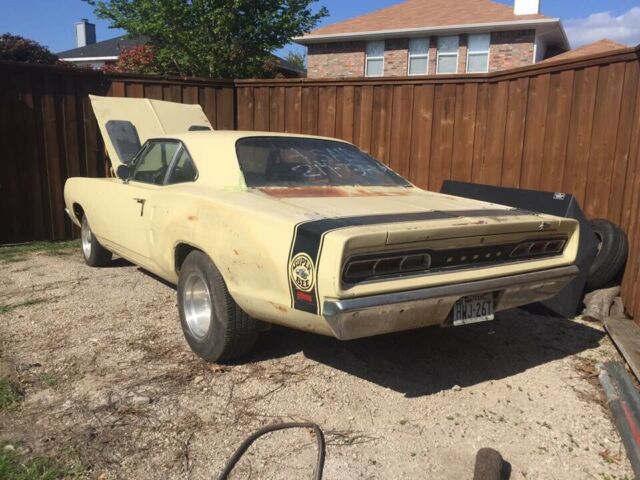 1969 Yellow Dodge Super Bee Coupe