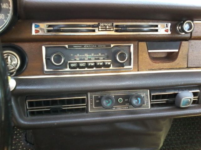 1972 Green Mercedes-Benz 200-Series Sedan