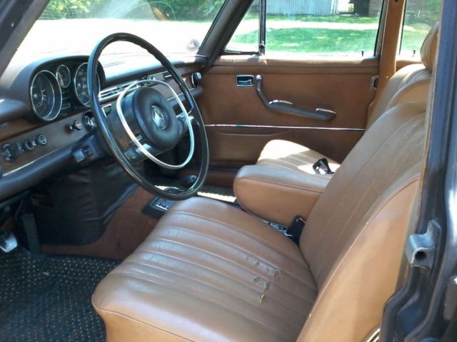 1972 Green Mercedes-Benz 200-Series Sedan