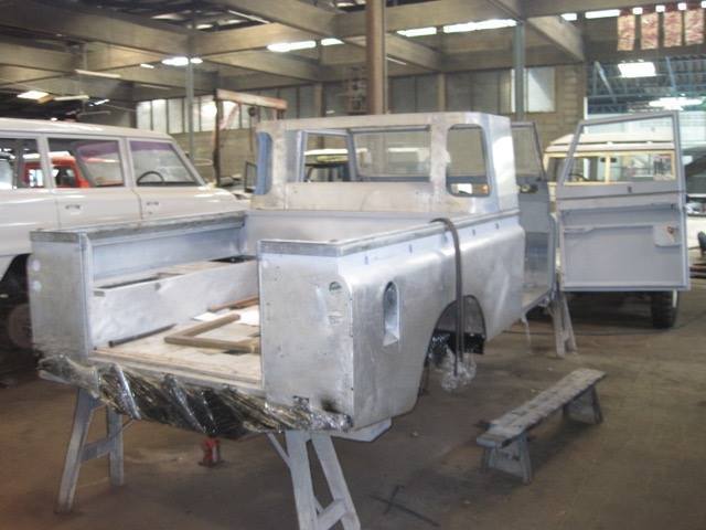 1975 White Land Rover Defender SUV