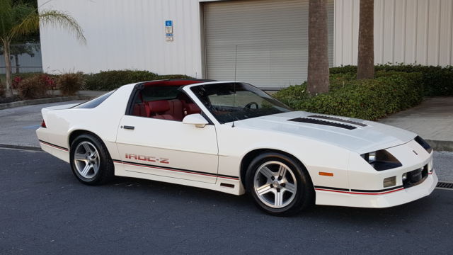 1989 White Chevrolet Camaro Coupe