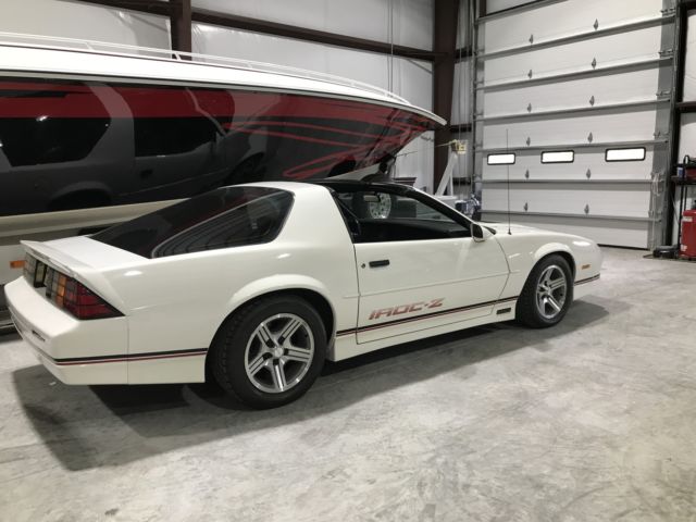 1989 White Chevrolet Camaro Coupe