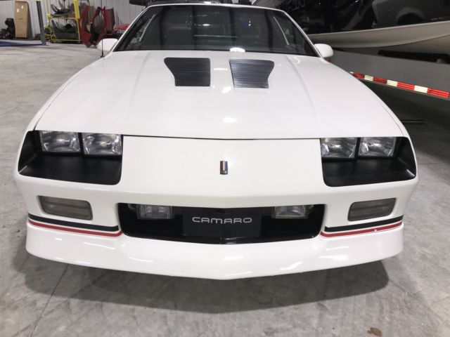 1989 White Chevrolet Camaro Coupe