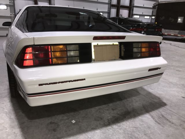 1989 White Chevrolet Camaro Coupe
