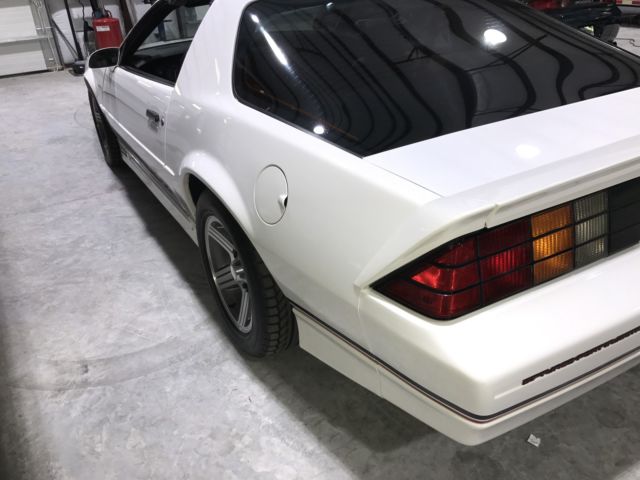 1989 White Chevrolet Camaro Coupe