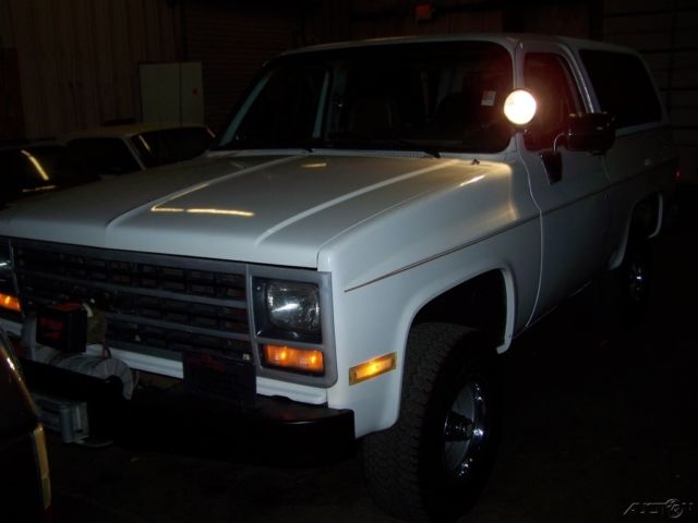 1990 White Chevrolet Blazer SUV
