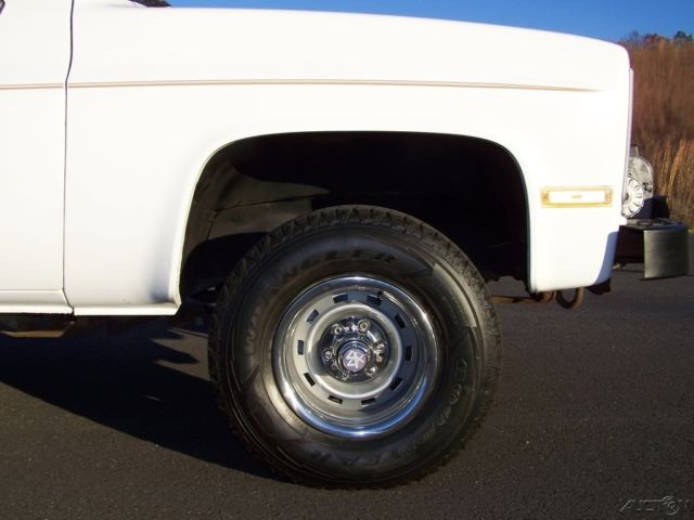 1990 White Chevrolet Blazer SUV