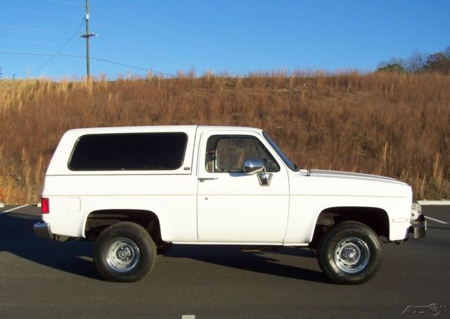 1990 White Chevrolet Blazer SUV