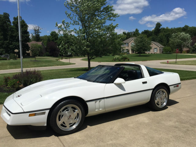 1989 White Chevrolet Corvette Coupe