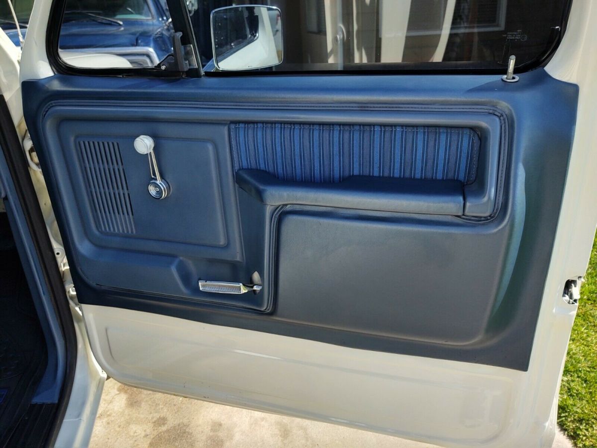1982 White Ford F-100 Standard Cab Pickup