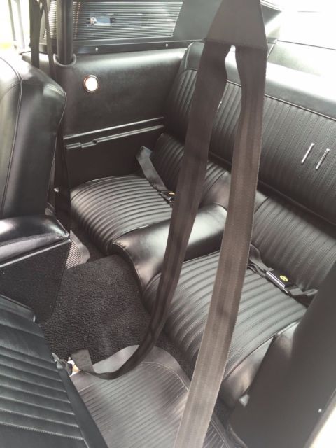 1968 Wimbledon White Ford Mustang Coupe