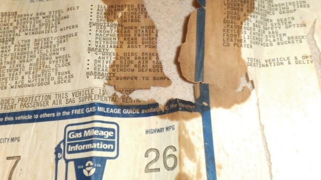 1993 White Ford Taurus Sedan