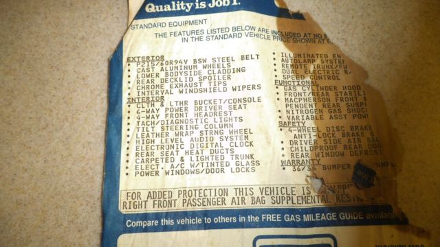 1993 White Ford Taurus Sedan