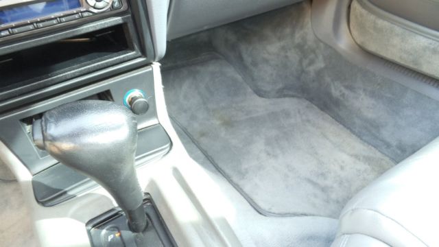 1993 White Ford Taurus Sedan