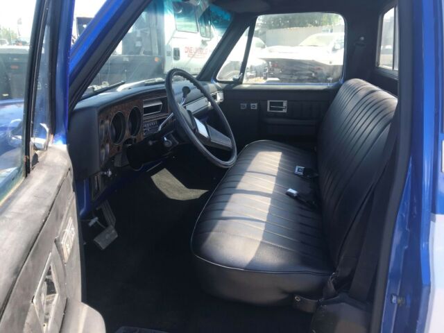 1984 White Chevrolet C-10 PICKUP TRUCK