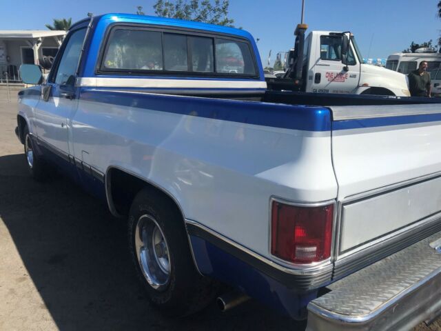 1984 White Chevrolet C-10 PICKUP TRUCK