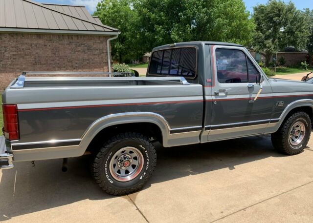 1986 Gray Ford F-150 Standard Cab Pickup