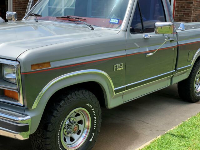 1986 Gray Ford F-150 Standard Cab Pickup