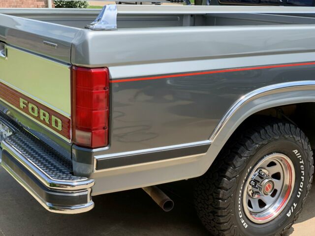 1986 Gray Ford F-150 Standard Cab Pickup
