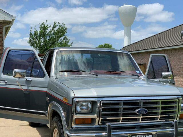 1986 Gray Ford F-150 Standard Cab Pickup