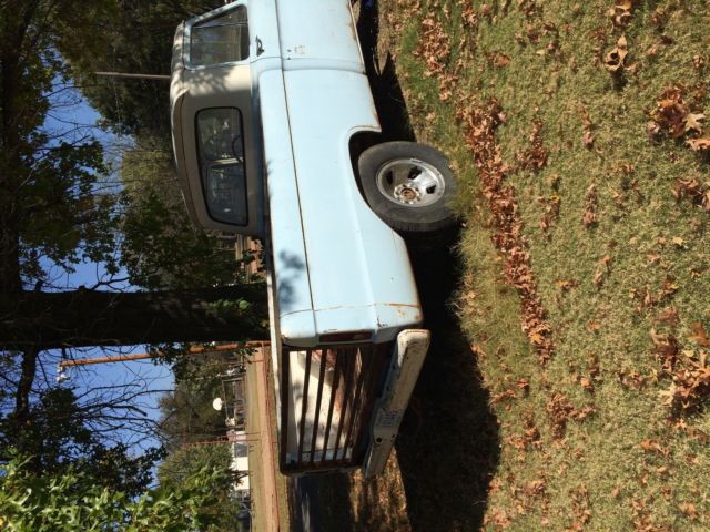 1966 White and blue Ford F-100 Wide short bed