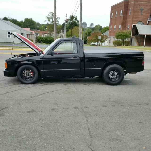 1989 Black Chevrolet S-10 Standard Cab Pickup