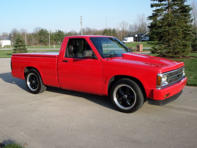 1991 Viper Red Chevrolet S-10 Standard Cab Pickup