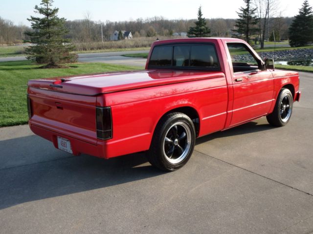 1991 Viper Red Chevrolet S-10 Standard Cab Pickup