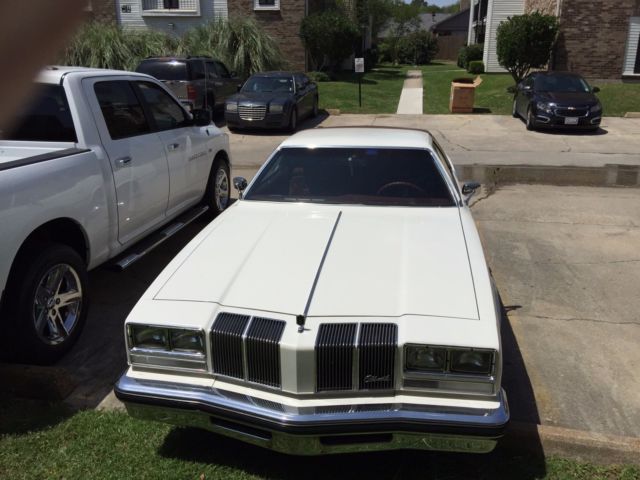 1976 White Oldsmobile Cutlass Coupe