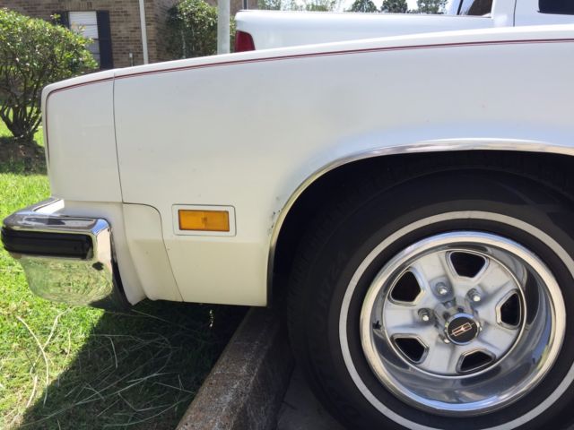 1976 White Oldsmobile Cutlass Coupe