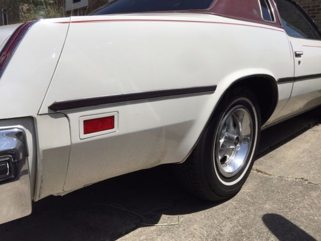 1976 White Oldsmobile Cutlass Coupe