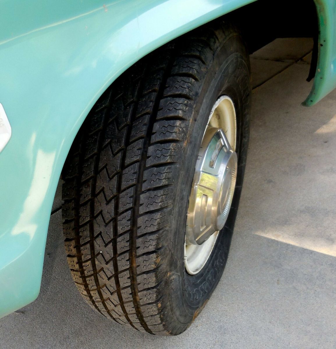 1969 Green Ford F-250 2 door pickup