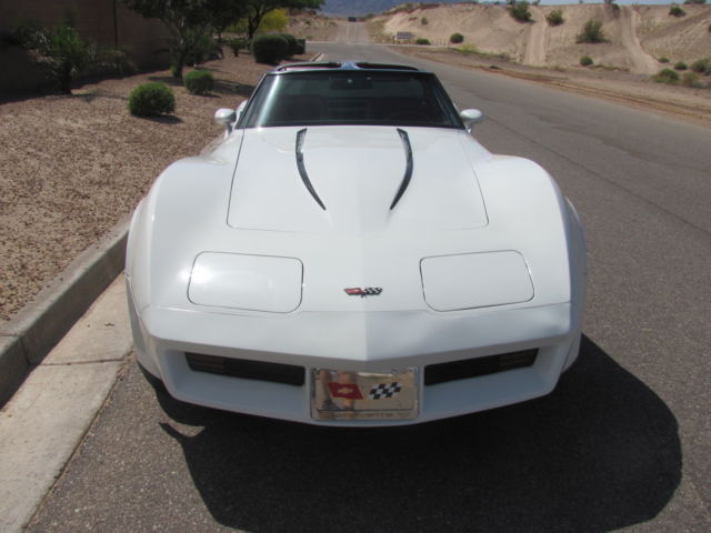 1982 White Chevrolet Corvette Coupe
